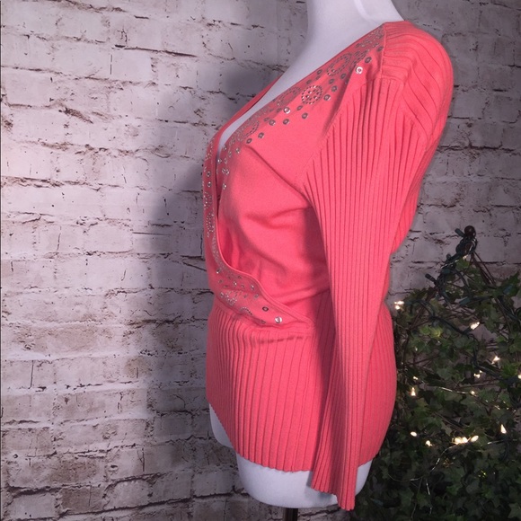 Beautiful V-neck Sweater with Embellishments - Picture 4 of 7